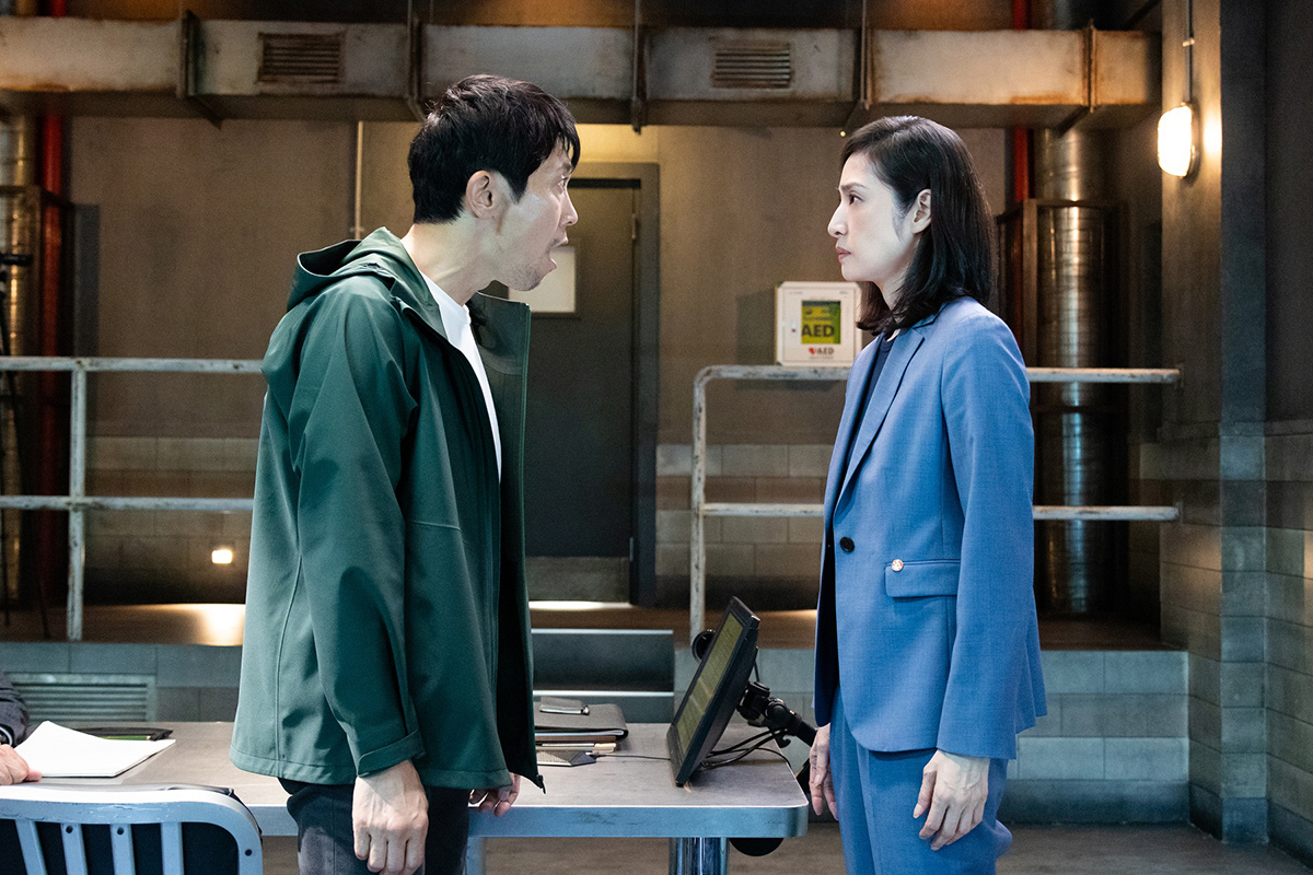 【車勢星聞】002【電影版女王偵訊室THE FINAL】劇照_本片將以更宏大格局，拋出「國家領導者是否能夠始終保持正直」這項命題，左為佐佐木藏之介，右為天海祐希。