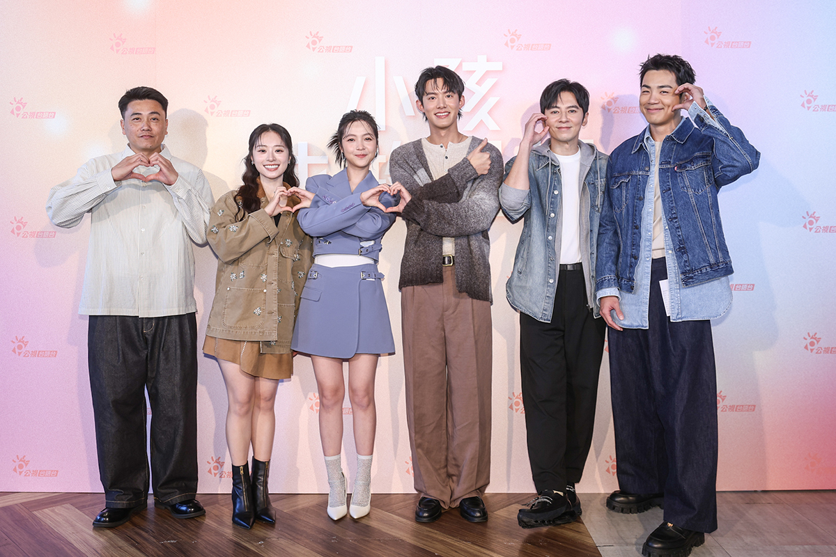 【車勢星聞】《小孩才做選擇》舉辦發布記者會，由導演吳建新率領演員李國毅、禾浩辰、玨君、余杰恩、許莉廷一同出席。（圖：公視台語台提供） 