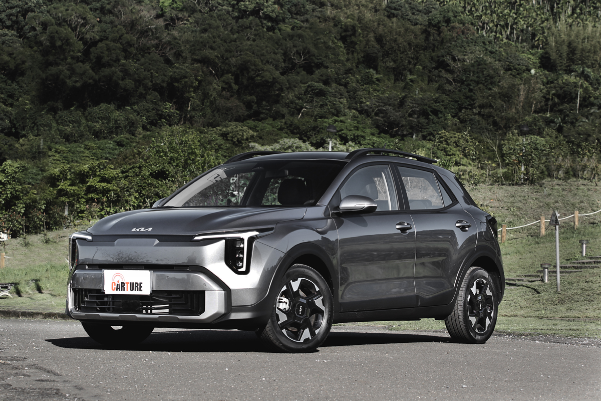 Opposites United設計語彙讓小改Stonic帶來如大改般的外觀造型。