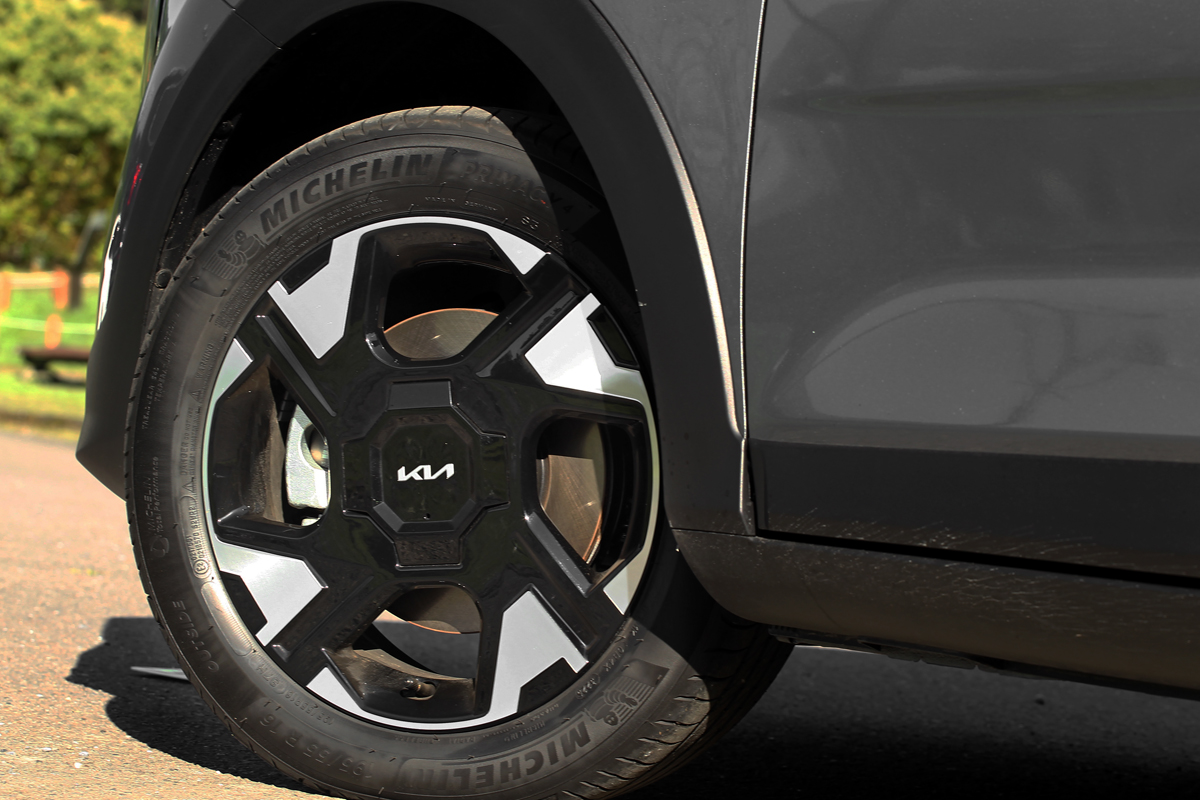 89.9萬預售價和先前GT-Line車型相當，但輪圈尺寸卻從17吋降至16吋，不過新輪圈造型卻更加討喜。