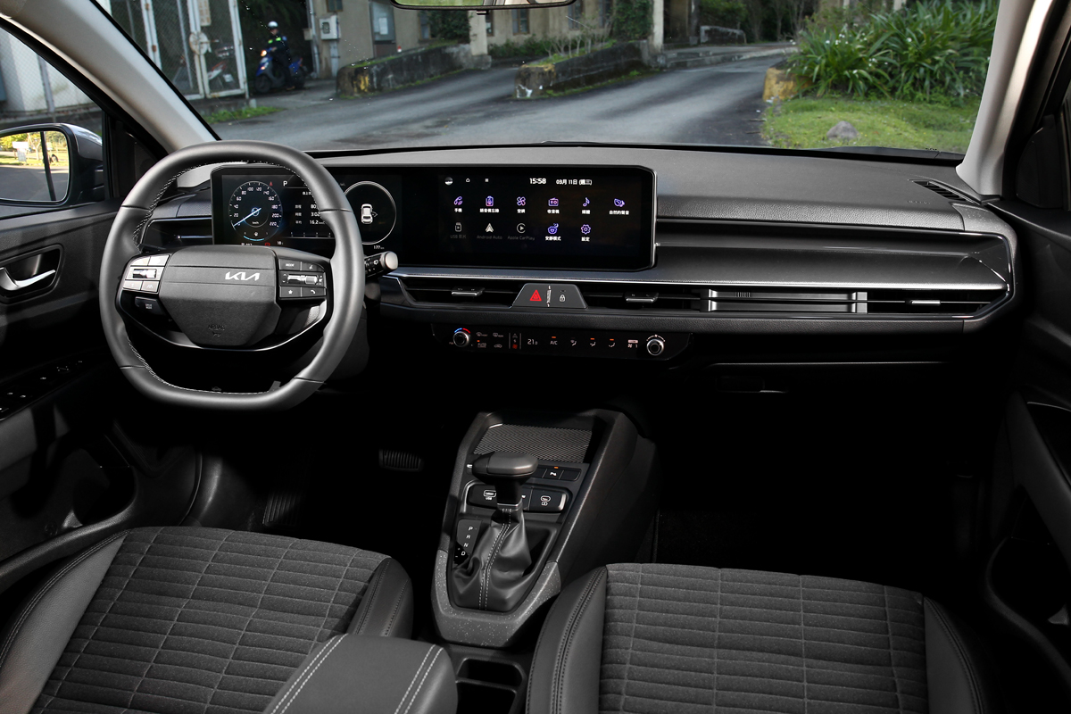 座艙格局規劃全部重新設計。