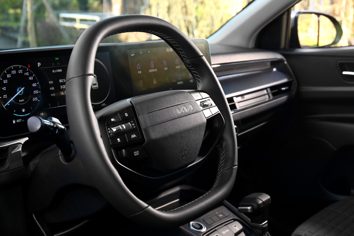 車室格局都更新方向盤當然也不例外。