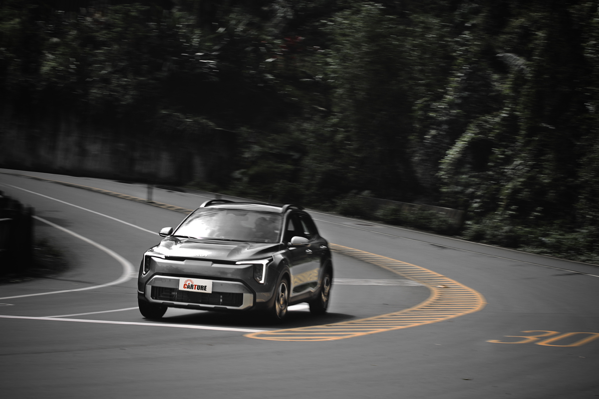 動力雖不大但於山路或高速都能輕鬆應對。