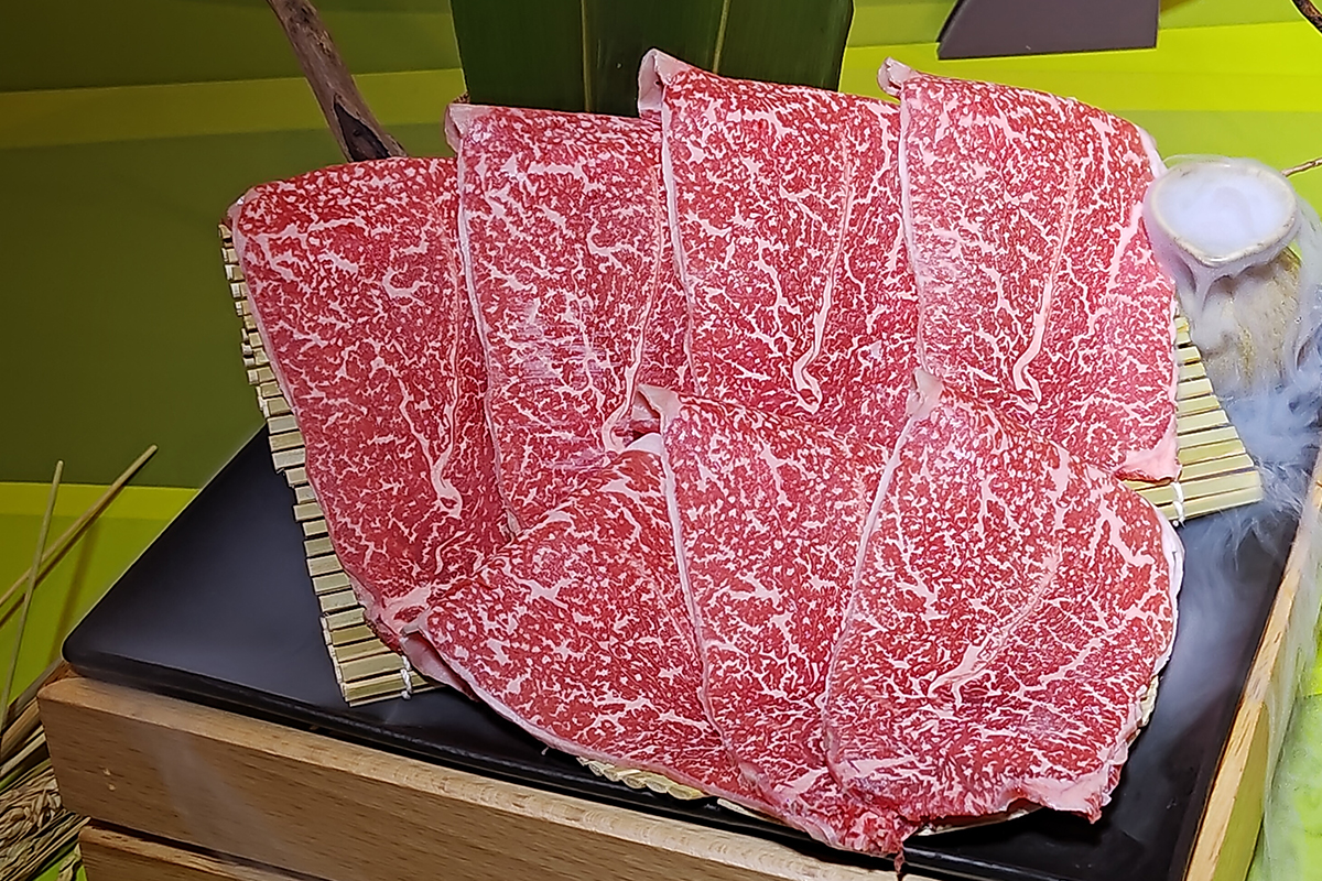 「聚 日式鍋物」日本國產牛雪花。（示意圖）