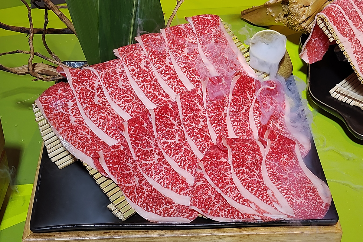 「聚 日式鍋物」日本國產牛霜降。（示意圖）