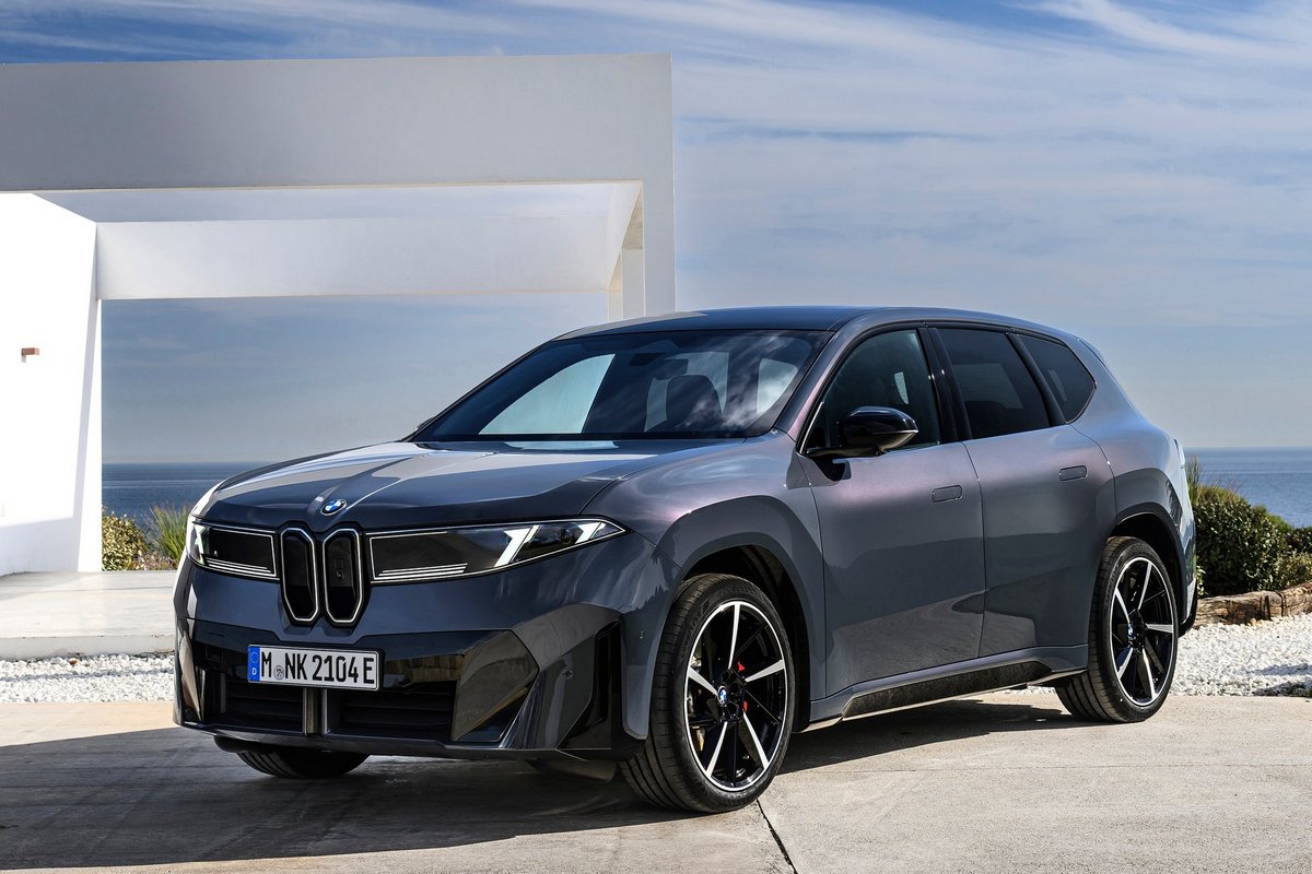 BMW i3有試過和iX3相同的直立式護罩，但因為過於復古且不適合運動轎車，所以最後採水平設計。