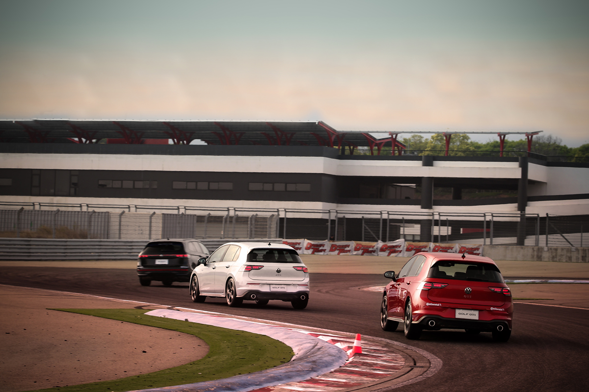 沒想到在合理路線與不過於誇張速度進出彎，Golf GTI全程幾乎沒有發生一絲推頭。