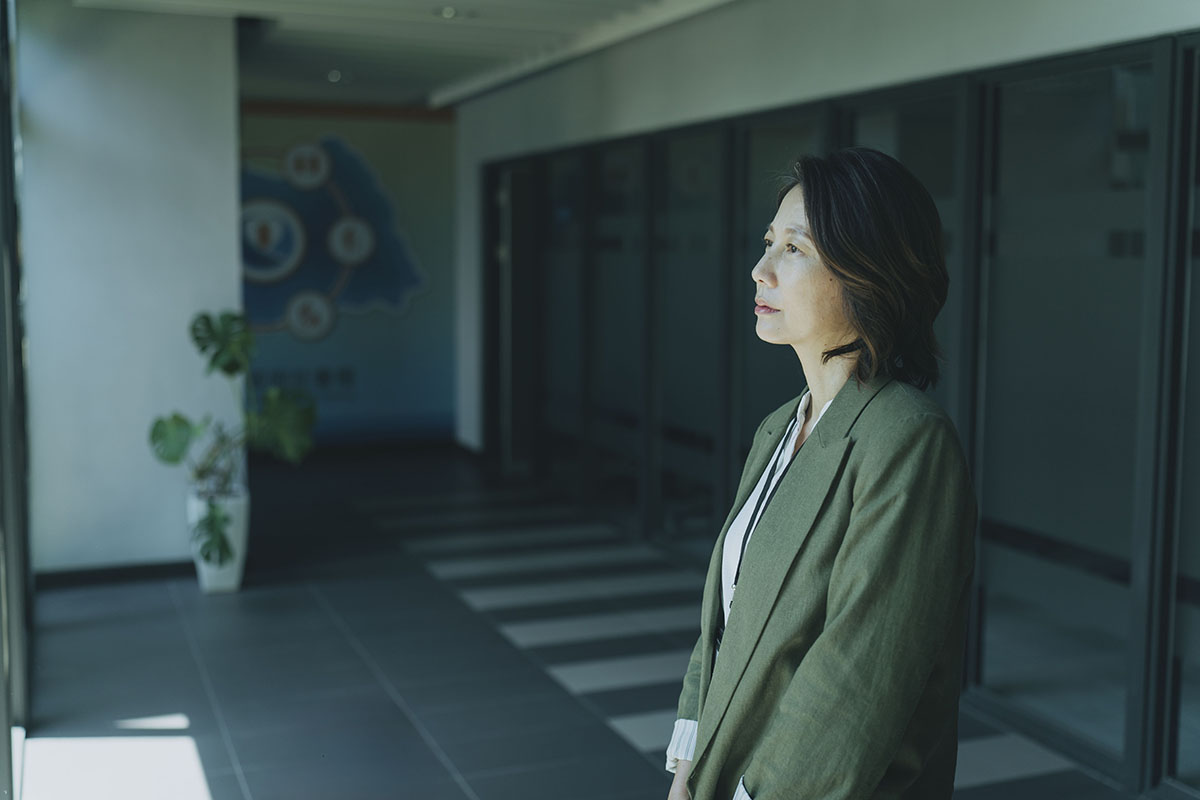 【車勢星聞】丁寧《失樂園》詮釋育幼院主任，為角色蹲點做足功課。（圖： 「冬候鳥電影」 、「文策院」提供） 