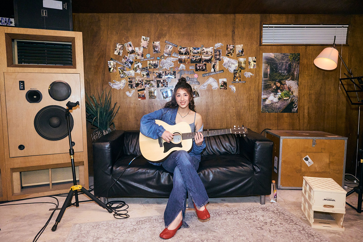 【車勢星聞】「新靈魂女聲」陳以諾 Sarah推出首張母語唱作專輯《慢花誌》(照片、影片提供：環球音樂)