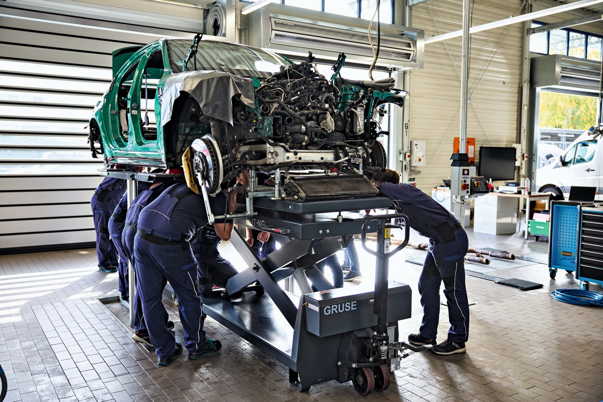 外媒將M3進行長期測試，在行駛10萬公里後將引擎拆解和檢查電子系統竟沒有任何故障。