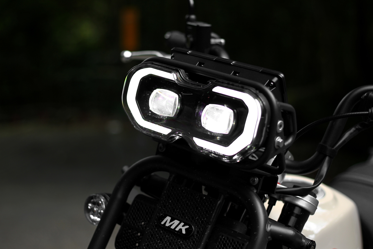 Class D探照式魚眼大燈就較不符合復古風格，若採Coopop 01大燈或許會更適合。