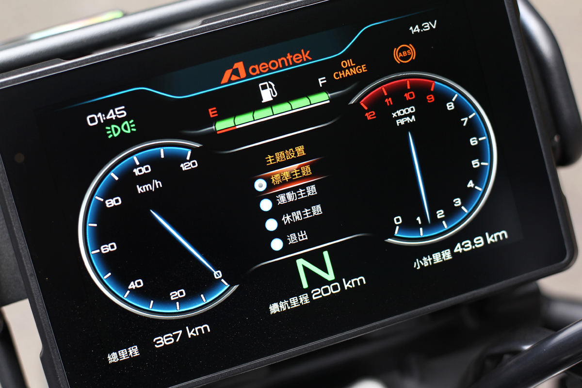 7吋TFT儀表提供豐富資訊和標準/運動/休閒三種介面。