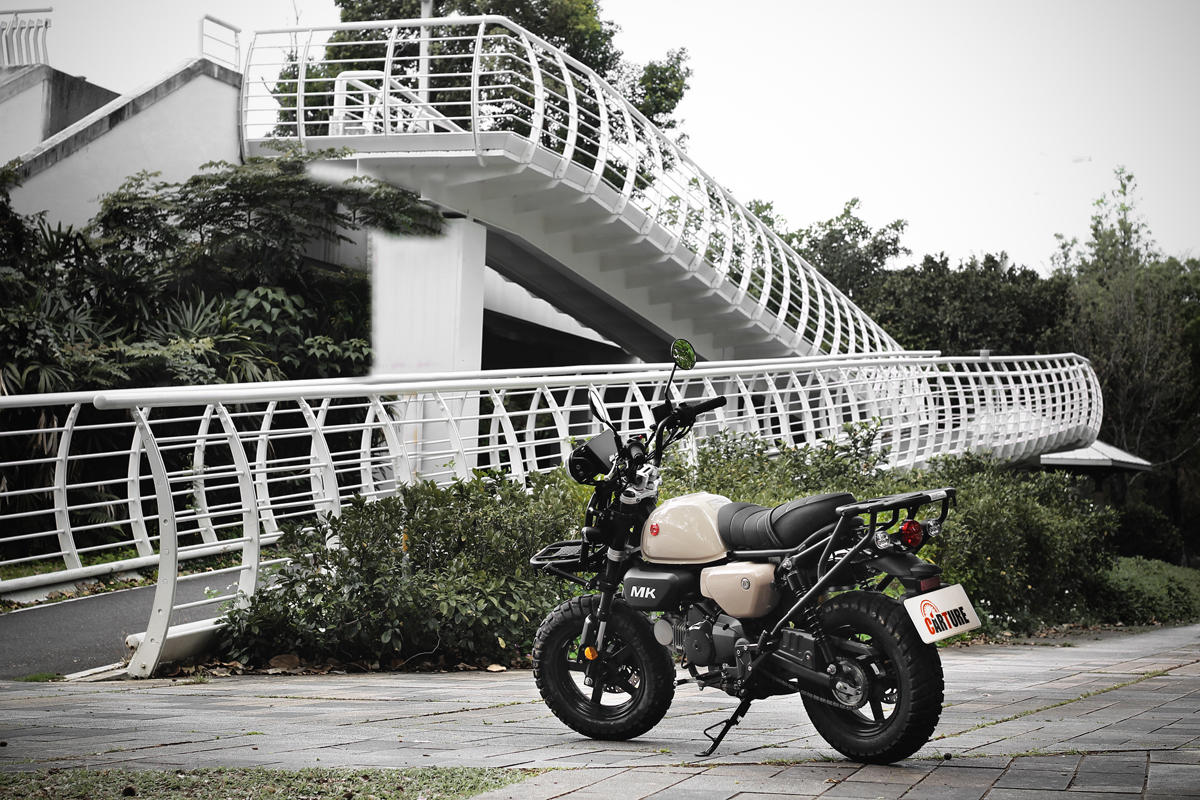 MK150小巧車身非常適合都會地區，復古風格和越野設定更多了玩樂和個性。