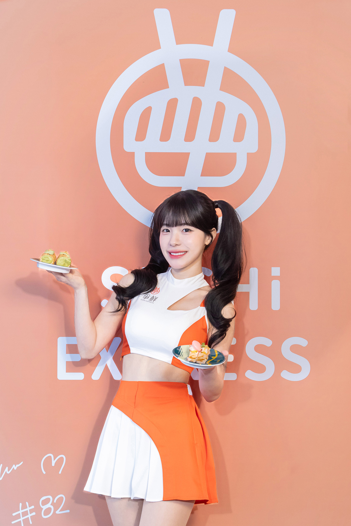 【車勢星聞】李多慧出席公開自己最喜歡的兩款期間限定新品「甜心馬卡龍炙鮭」與「開心果泡芙」。(品牌提供)