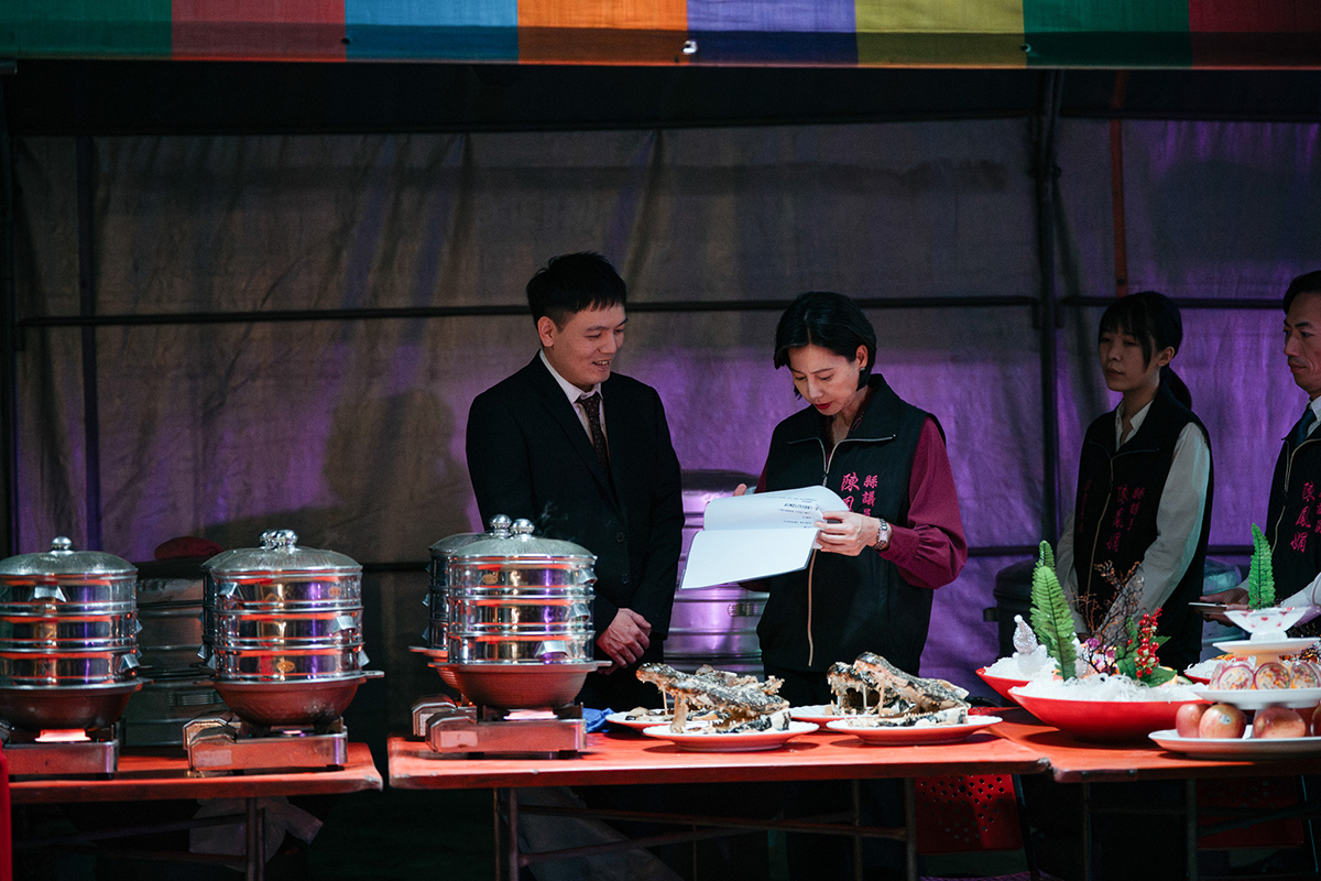 【車勢星聞】丁寧（右）與春風本就有私交，這次在《死亡賭局》中的互動也顯默契極好。(照片英傑哆影業提供)