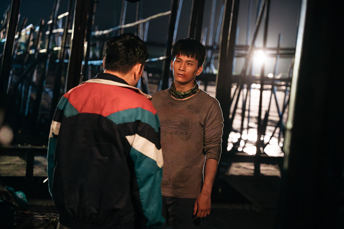 黃奇斌（右）在《死亡賭局》中充滿爆發力的演技讓劇組驚豔。(照片英傑哆影業提供)