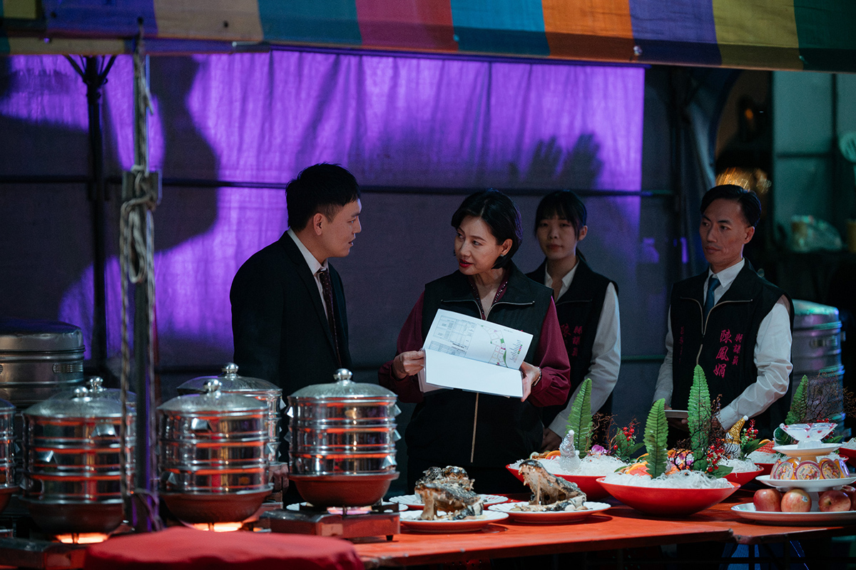 【車勢星聞】丁寧（右）與春風本就有私交，這次在《死亡賭局》中的互動也顯默契極好。(照片英傑哆影業提供)