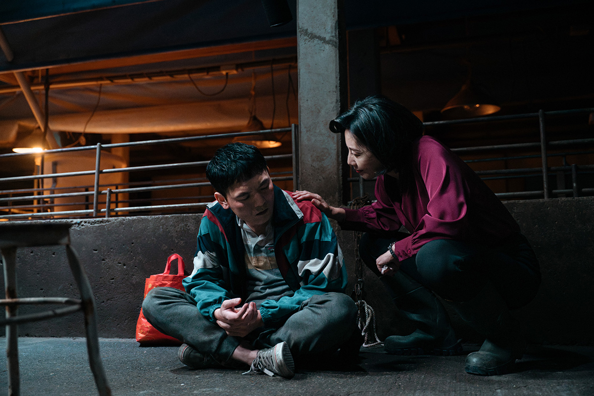 【車勢星聞】丁寧（右）在《死亡賭局》中處處對春風伸出援手。(照片英傑哆影業提供)