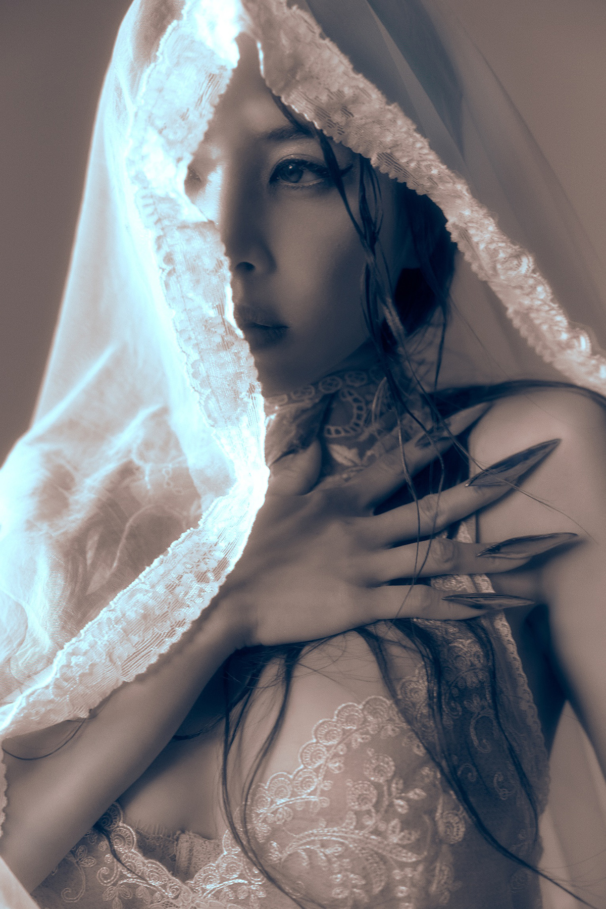 【車勢星聞】 除了透露 8/31 將發行《Pleasure》「愉悅流動版」（液態膠），JOLIN也分享最近最大的「愉悅」之源就在指甲上！(照片提供：凌時差 / 華納音樂)