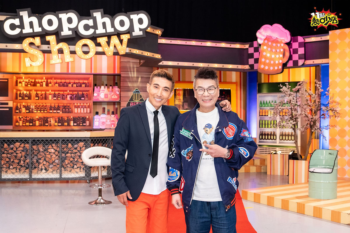 【車勢星聞】沈玉琳(右)與好友潘若迪現身《11點熱吵店》。圖／TVBS