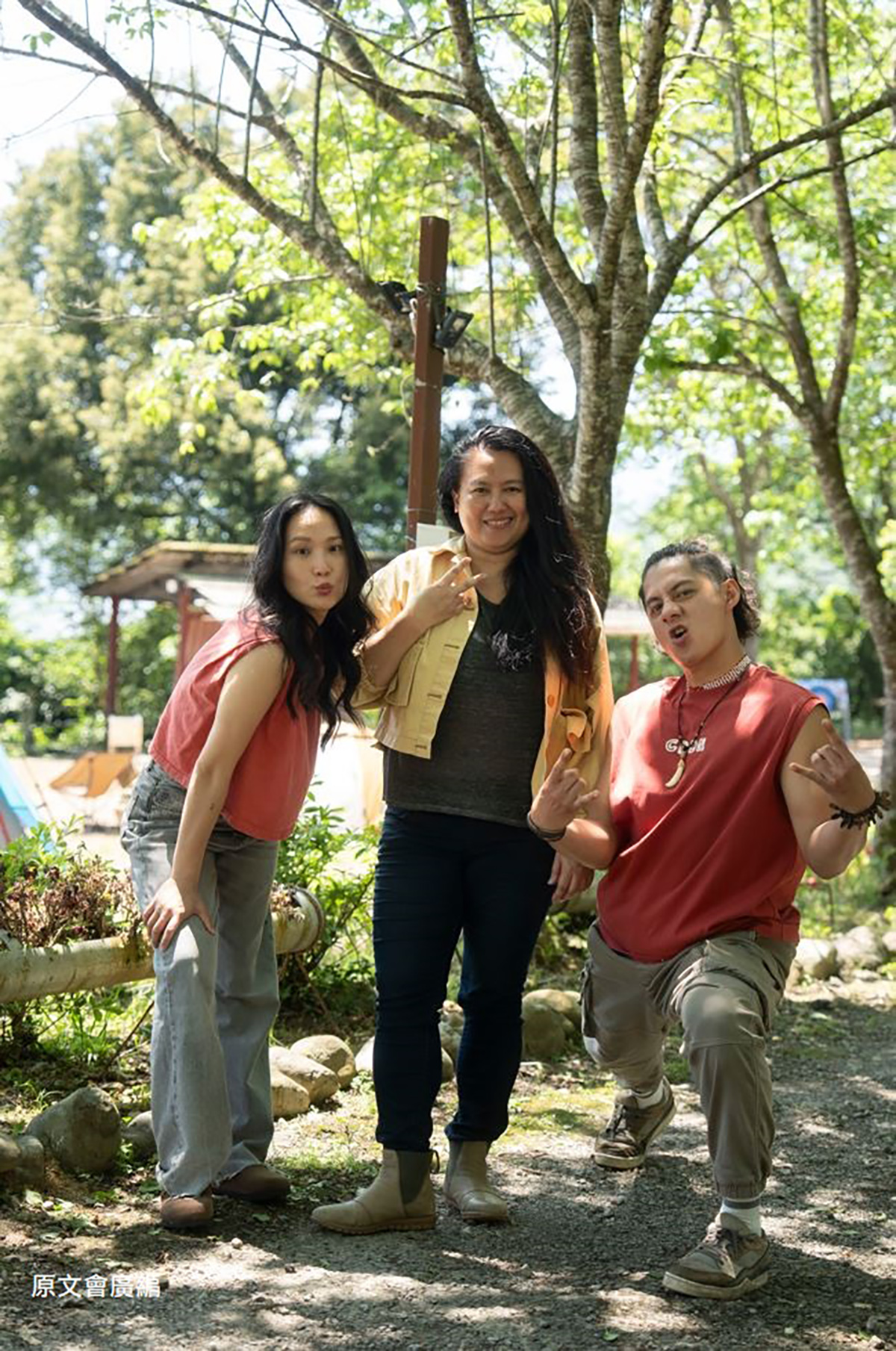 【車勢星聞】導演與主要演員合影(左起)Amuyi呂薔、導演Laha Mebow陳潔瑤、演員Tlow Hayung曾少東。 (照片提供:原文會提供)