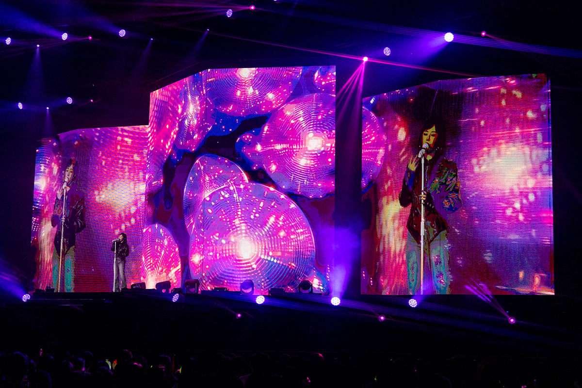 【車勢星聞】韓團MAMAMOO成員輝人高雄開唱，以樂團編制呈現整場演出。（圖：和協整合行銷提供） 