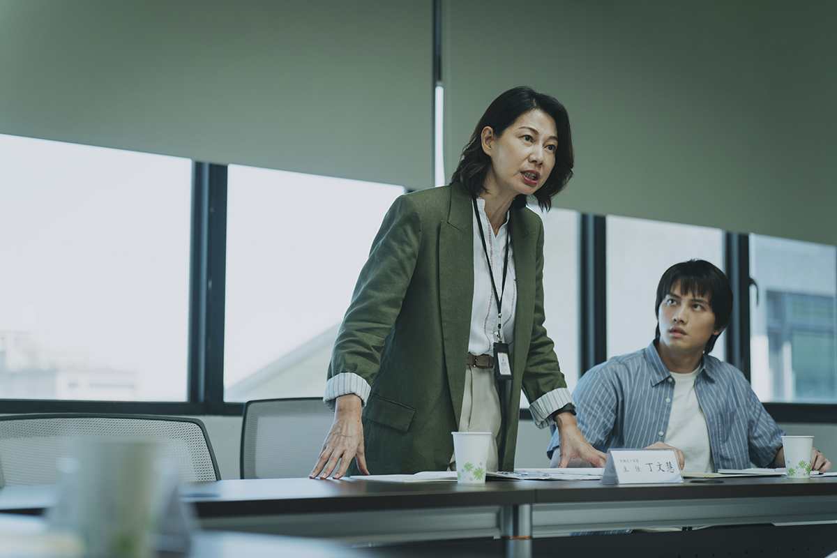 【車勢星聞】《失樂園》揭育幼院偏見，社工被質疑「除了領高薪什麼都不會」，丁寧憤怒回應。(照片：「冬候鳥電影」 、「文策院」提供)