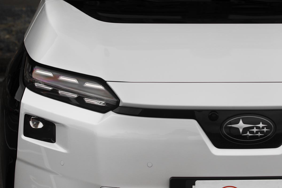 改採分離式頭燈設計。