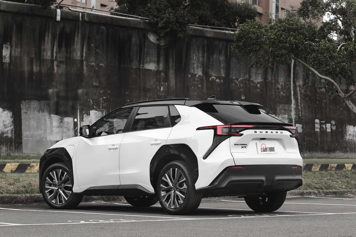 車尾造型維持和小改前一樣。