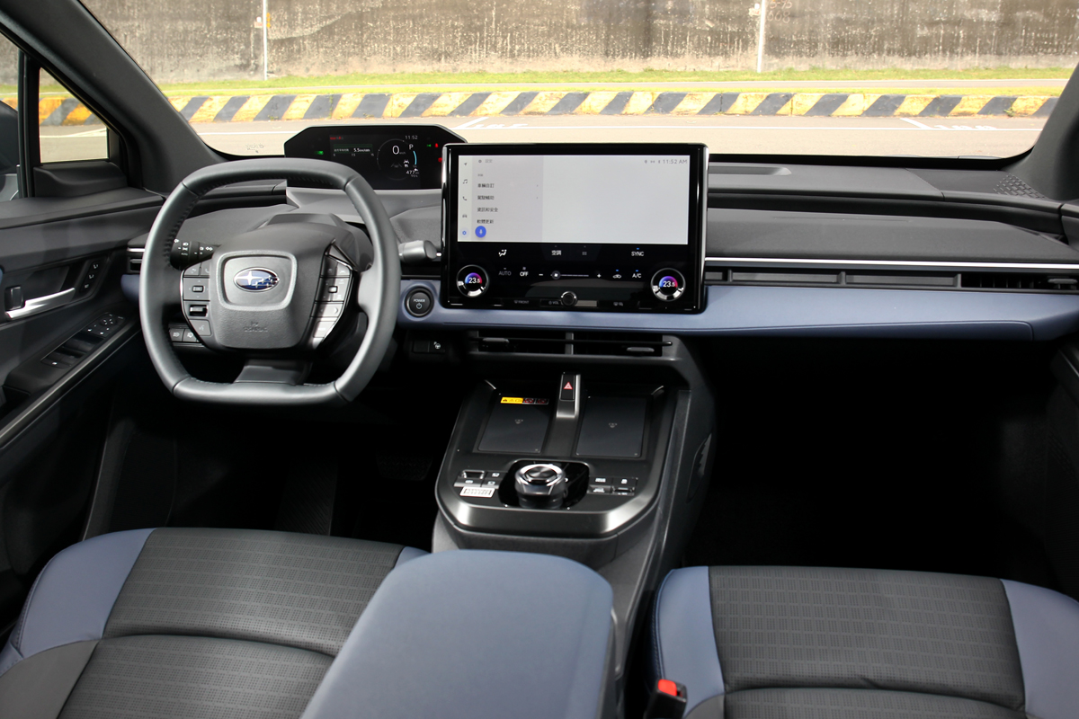 座艙格局與飾板材質全都重新規劃。