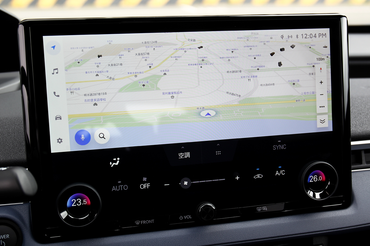 中控螢幕加大至14吋，空調介面也重新規劃。
