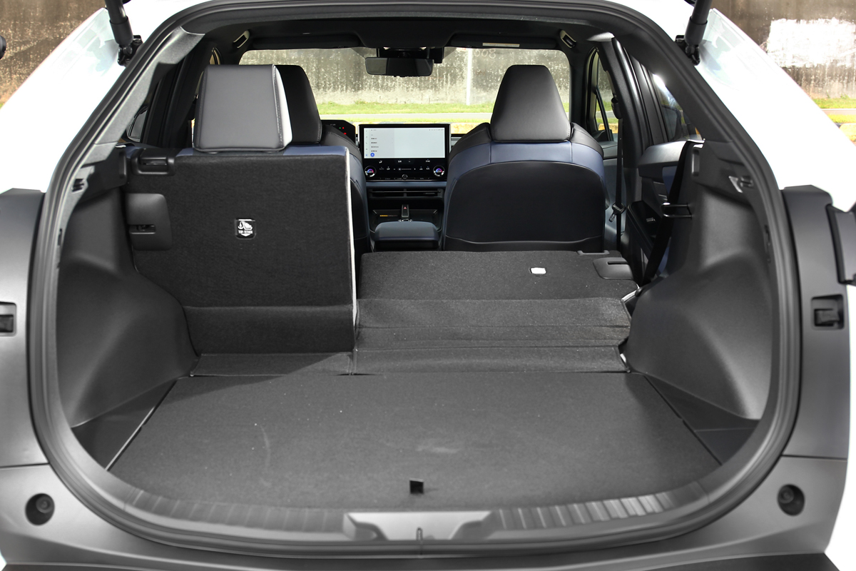 行李廂擁有452公升容積。