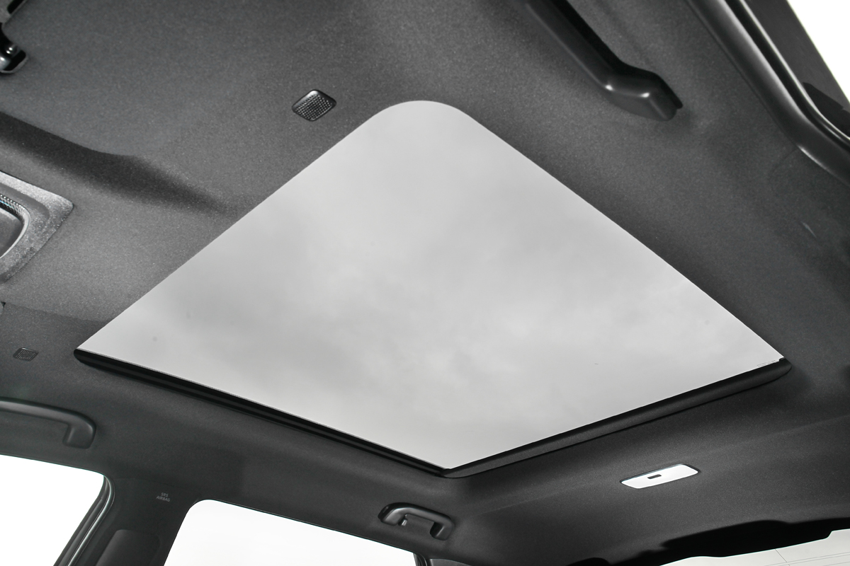 小改改為真全景式天窗。