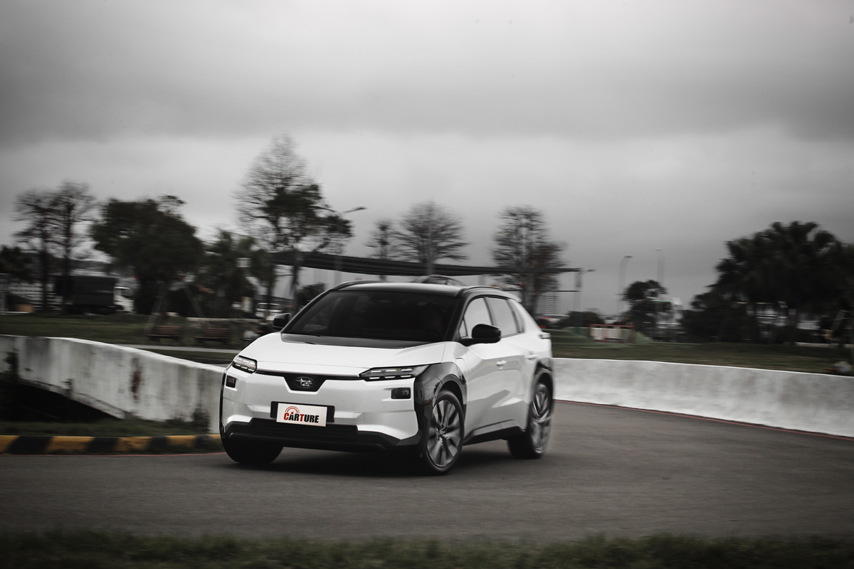 四輪驅動系統讓Solterra XT擁有安定的動態表現。