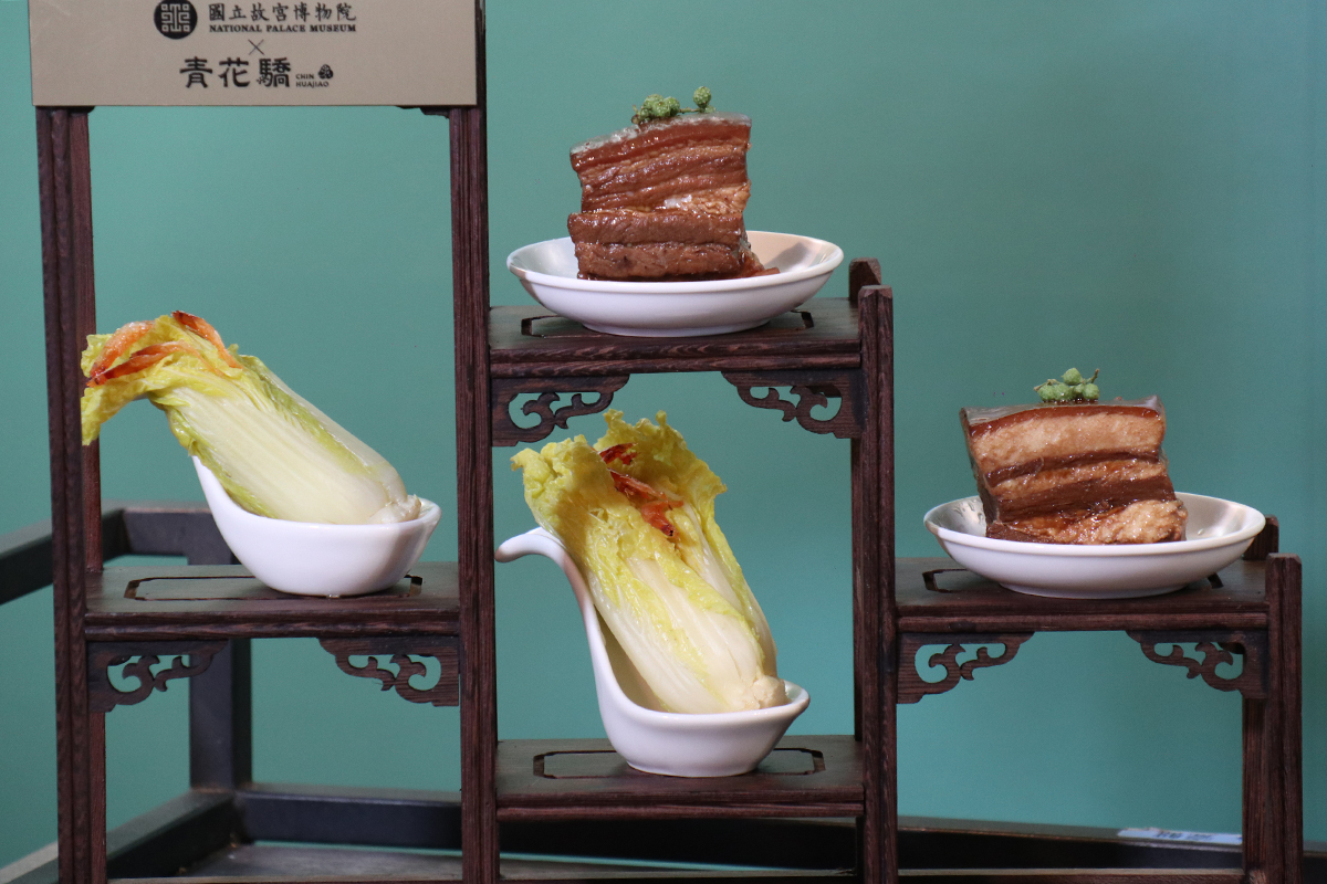故宮國寶翠玉白菜、肉形石化作青花驕饗宴，青紅雙鍋演繹宮宴新風味。（示意圖）
