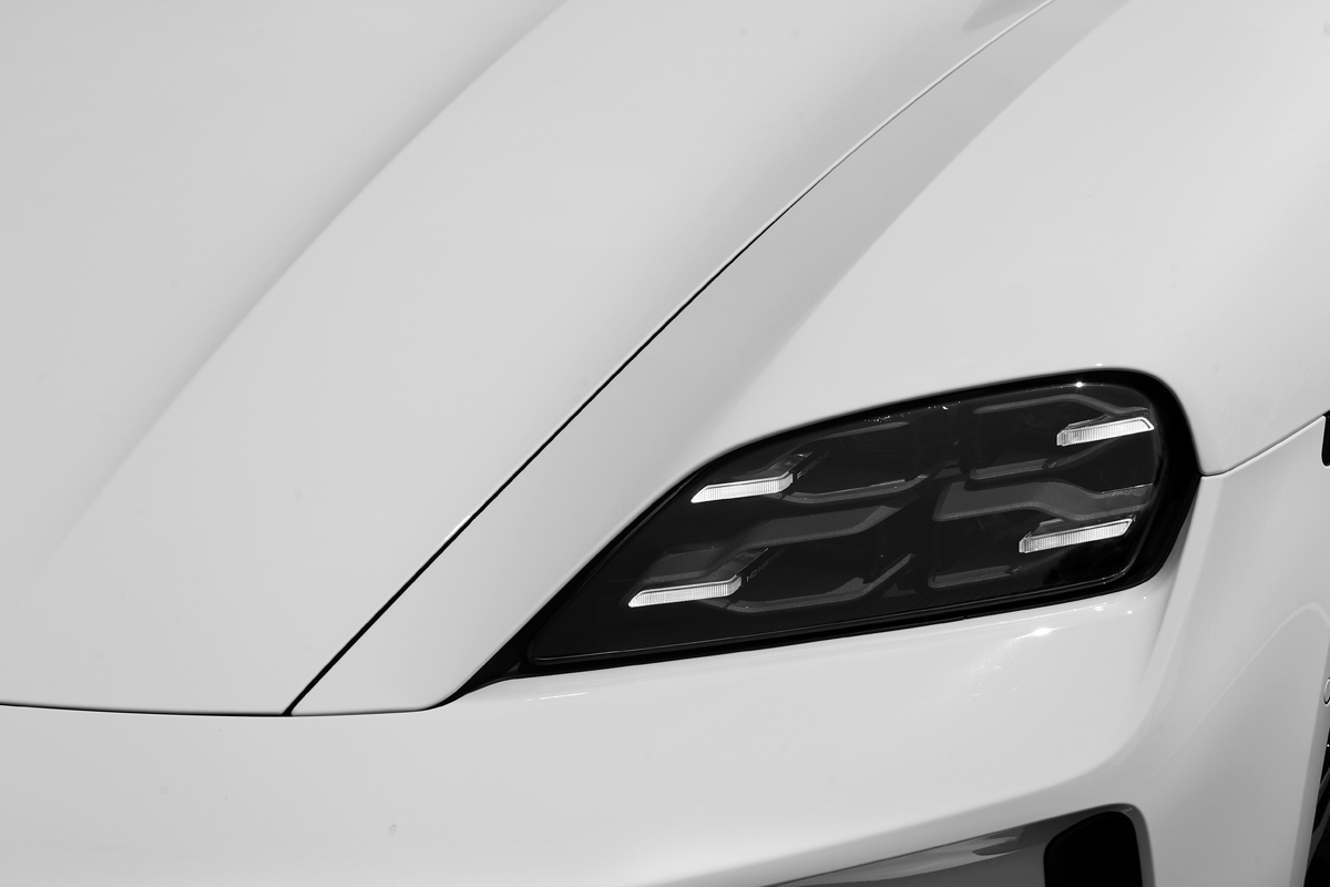 配備高解析度LED矩陣式頭燈。