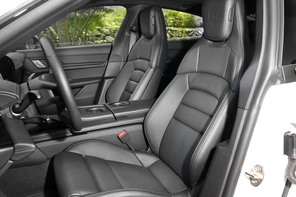 配備14向電動調整舒適座椅，按摩功能需額外加價選。