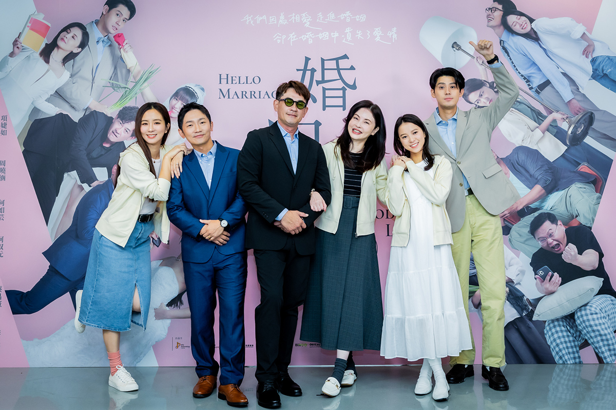 【車勢星聞】（左起）導演 吳維緯、周曉涵、蔡昌憲、柯叔元、何如芸、項婕如、李玉璽、總製作人 章依婷、監製 王莉茗。（照/艾彼新創股份有限公司提供）