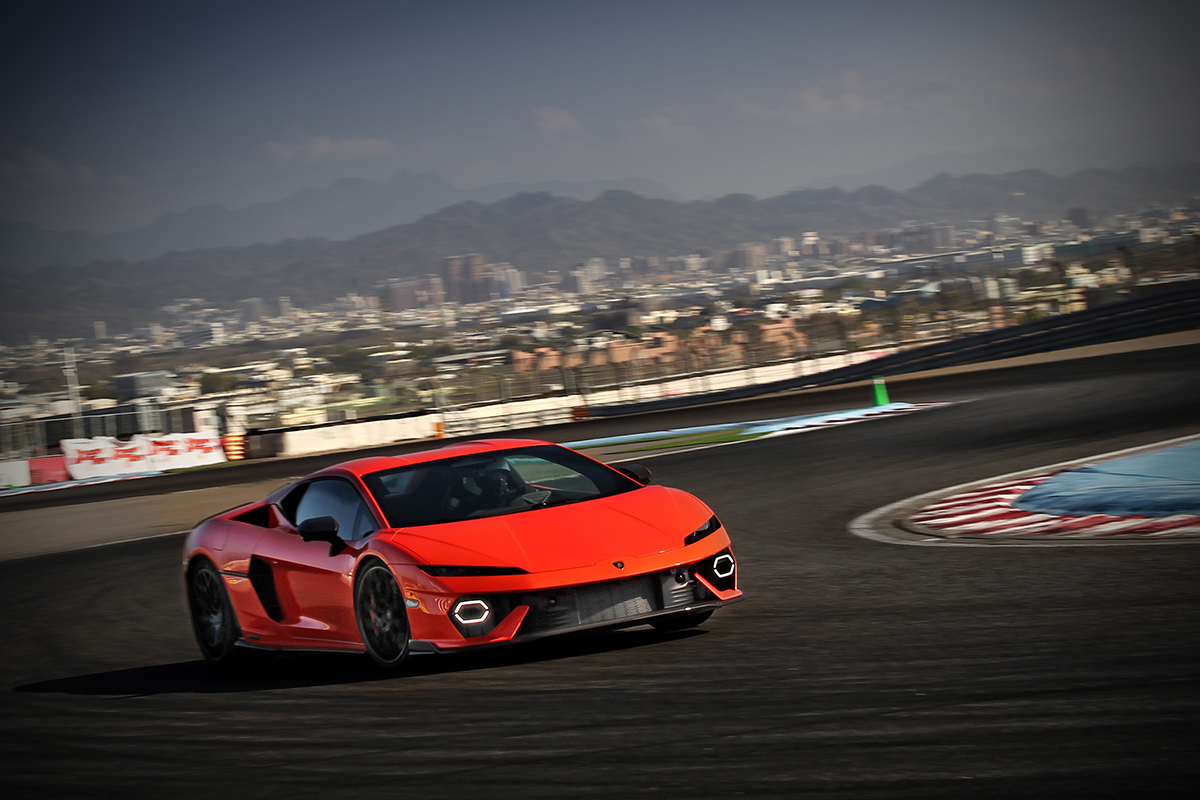 這車真的超強悍，超乎想像那種意料外的快。