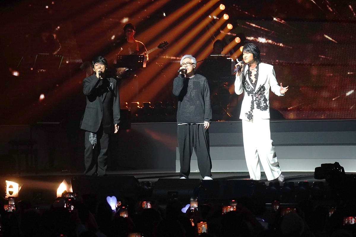 【車勢星聞】影音／游鴻明(右)登北流開唱，重量級嘉賓張宇(中)驚喜現身，左為陳柏全。（圖：車勢星聞）