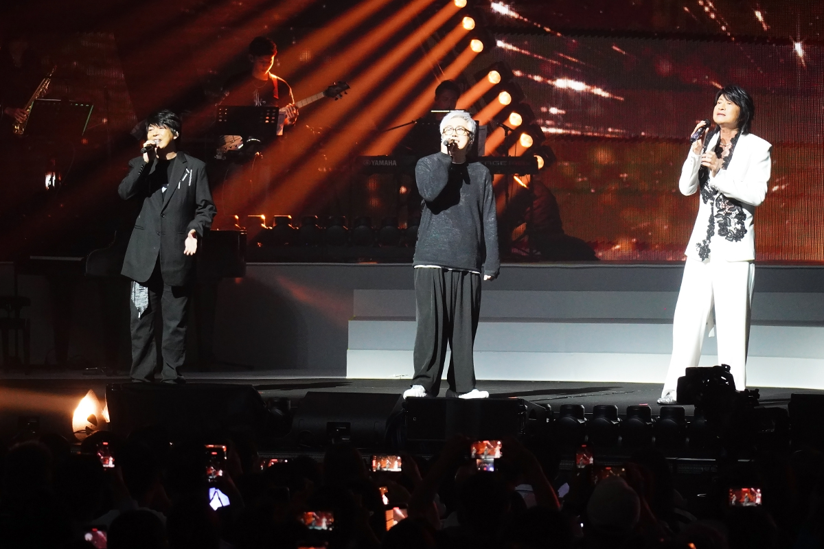 【車勢星聞】影音／游鴻明(右)登北流開唱，重量級嘉賓張宇(中)驚喜現身，左為陳柏全。（圖：車勢星聞）