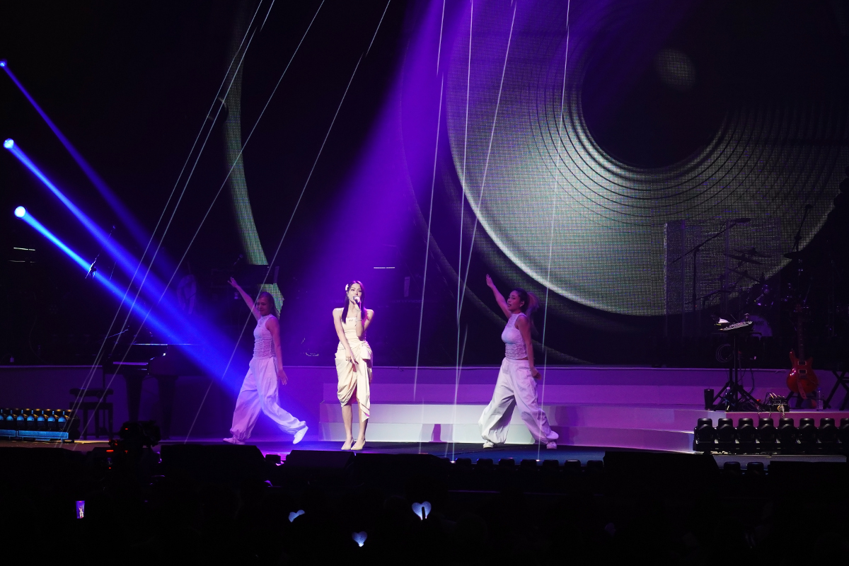 【車勢星聞】影音／游鴻明登北流開唱，女兒游宇瞳擔任嘉賓。（圖：車勢星聞）