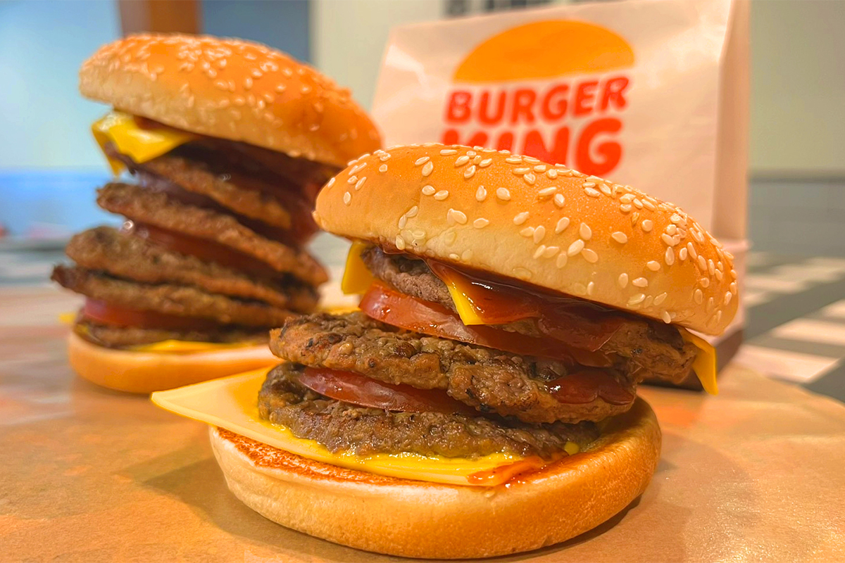 漢堡王清爽升級版「蔬菜犇牛堡」用火烤牛肉層層堆疊出絕妙滋味。（示意圖：品牌提供）