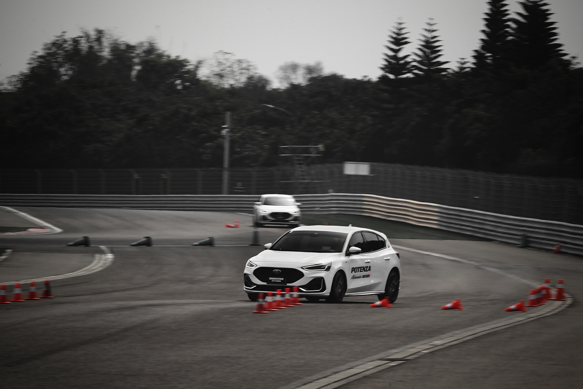 在急煞閃避項目RE005給予穩定表現。