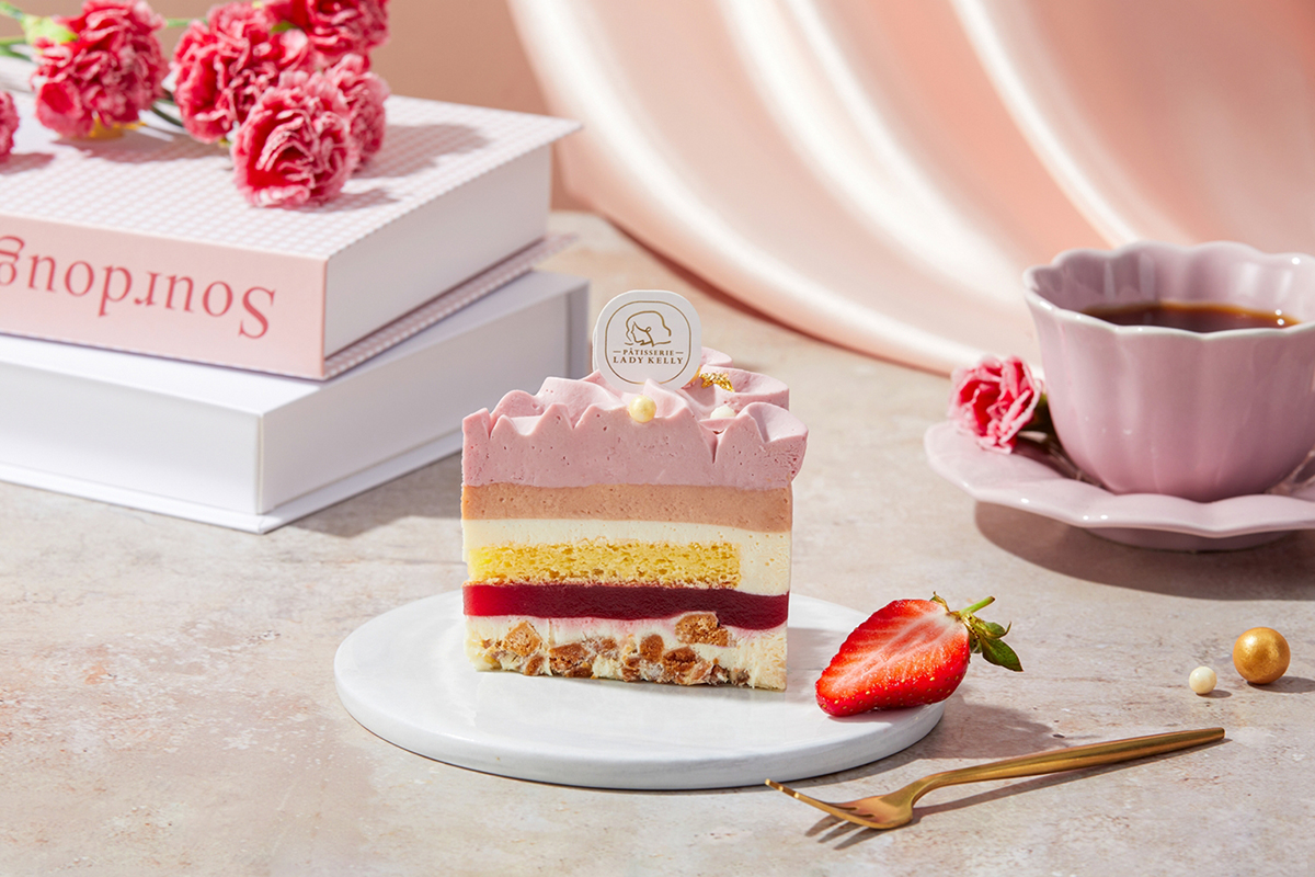 LADY KELLY粉嫩康乃馨蛋糕「粉漾朵朵」獻給永遠18歲的媽媽。（示意圖：品牌提供）