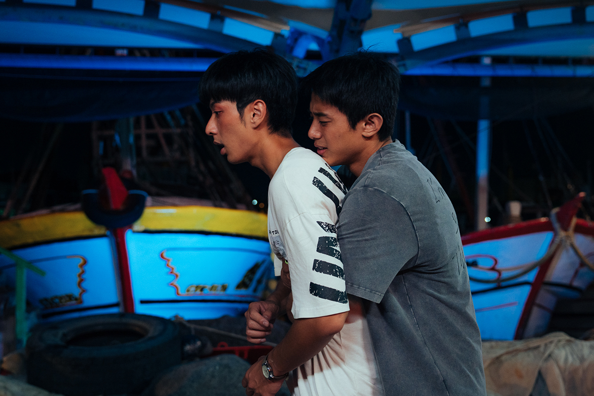 【車勢星聞】《向流星許願的我們》鍾岳軒與初孟軒上演初吻橋段。（圖：有意思國際傳媒、犢影制作提供） 