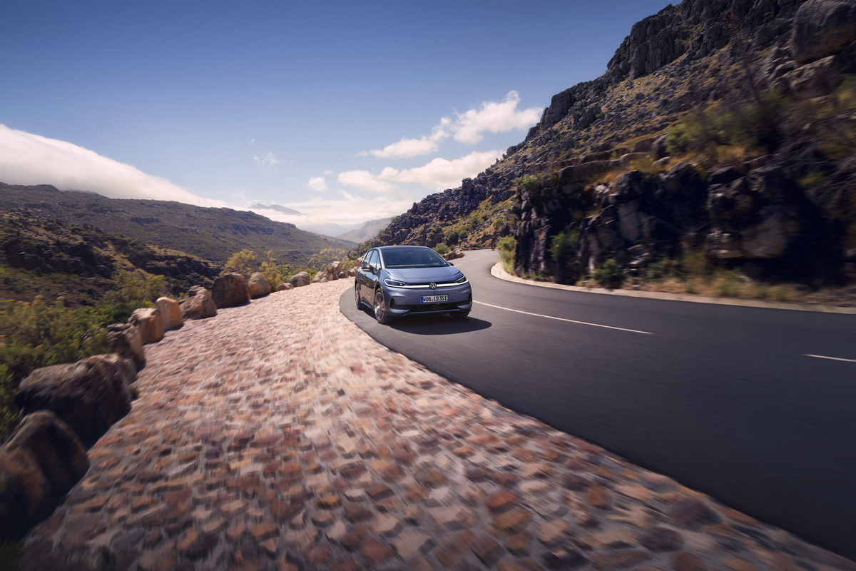 提供125kW(170ps)、140kW(190ps)及170kW(231ps)三種動力規格，電池則有50kWh(417km)、58kWh(494km)、79kWh(630km)三種。