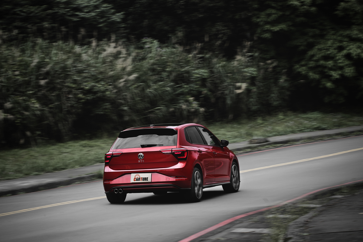 GTI運動化懸吊帶來頗為硬朗的回饋，同時也在不斷挑逗駕駛的心。