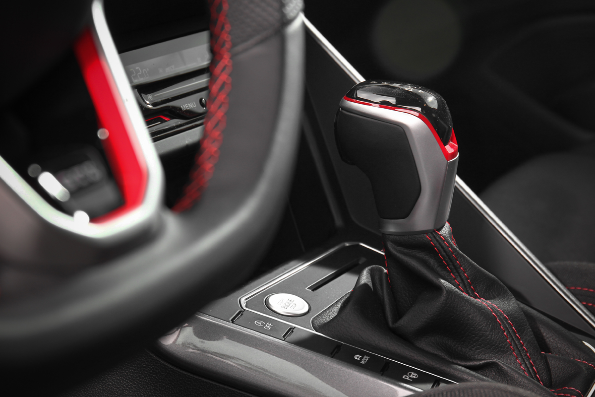 好久不見的傳統排檔桿。