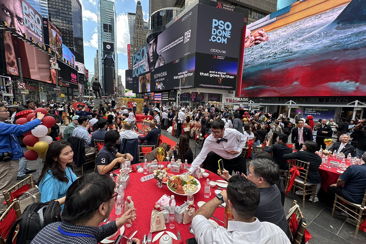 【車勢星聞】籌備兩年！《請世界吃桌》前進紐約時報廣場「開桌」。（圖：三立提供） 